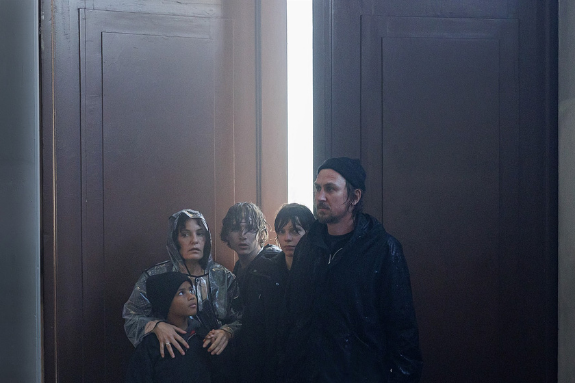 Nicolette Krebitz, Lars Eidinger, Julius Gause, Elke Biesendorfer y Elyas Eldridge en The Light