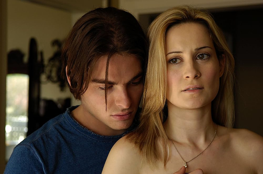 Kevin Zegers y Camille Sullivan en Normal