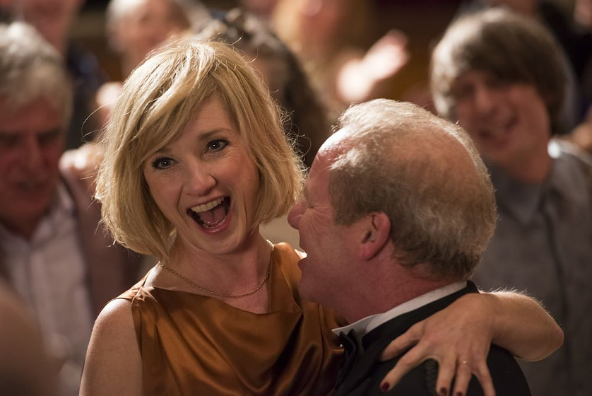 Peter Mullan y Jane Horrocks en Amanece en Edimburgo