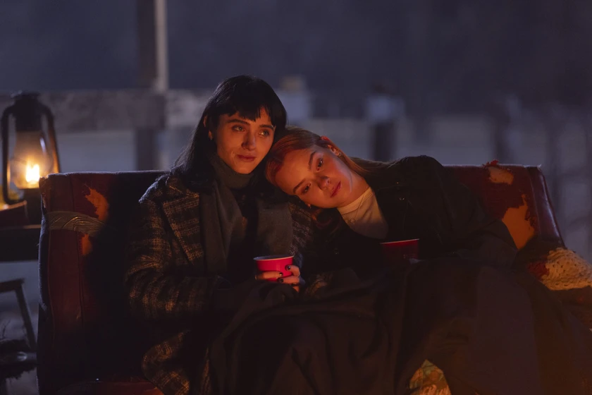 Natalia Dyer y Laurel Marsden en juega-o-muere