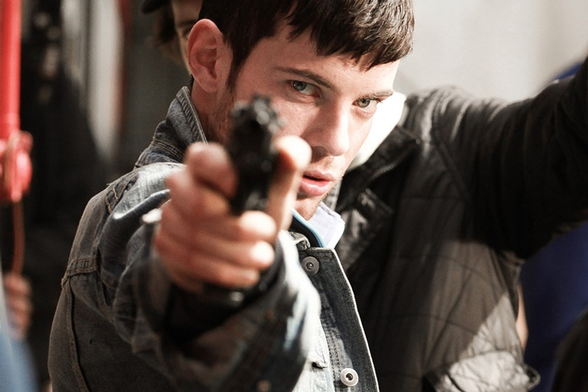 Harry Treadaway en Invasión Zombie