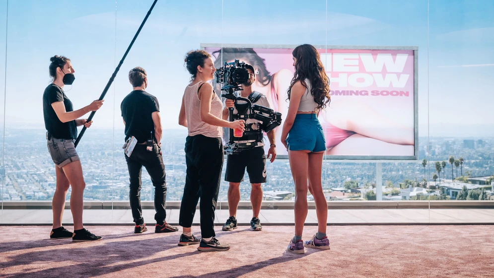 Margaret Qualley y Coralie Fargeat en La Sustancia (Rodaje)