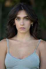 photo of person Izabel Pakzad