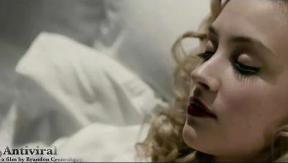 Sarah Gadon en antiviral