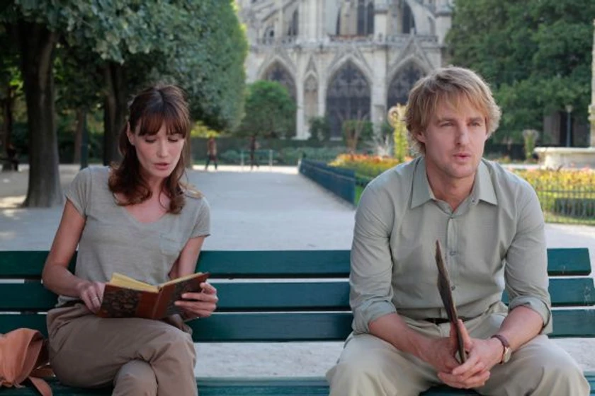 Owen Wilson y Carla Bruni en midnight-in-paris