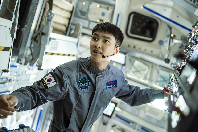 Kyung-soo Do en the-moon