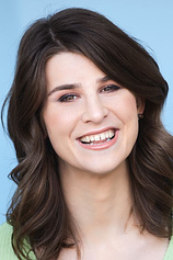 picture of actor Holly McDowell