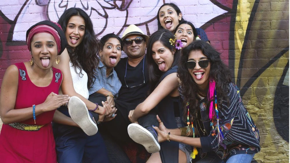 Sandhya Mridul, Tannishtha Chatterjee, Rajshri Deshpande, Sarah-Jane Dias, Pavleen Gujral, Amrit Maghera y Anushka Manchanda en 7-diosas