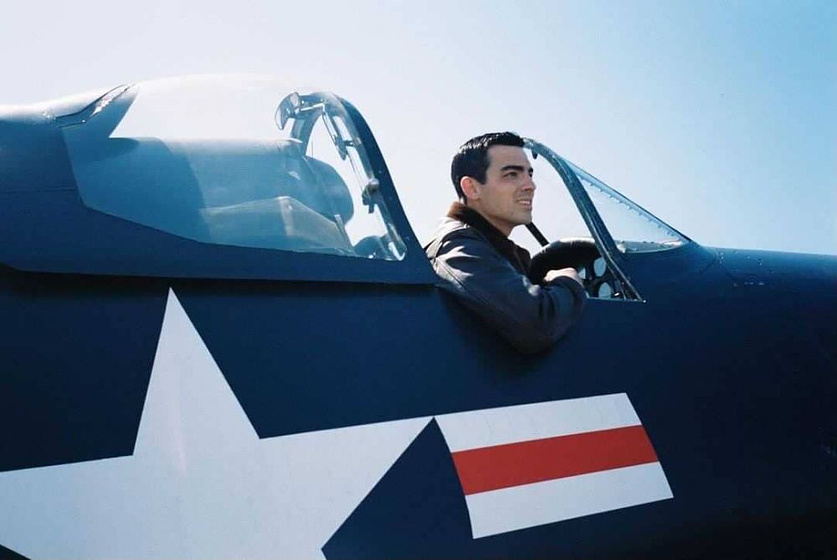 Joe Jonas en Devotion. Una Historia de Héroes