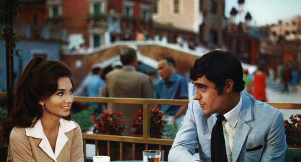 Ian McShane y Suzanne Pleshette en si-hoy-es-martes-esto-es-belgica