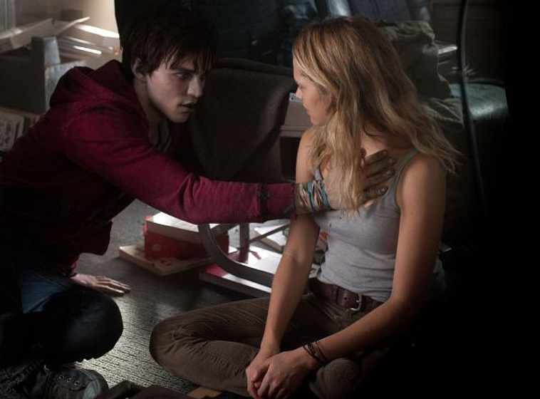 Nicholas Hoult y Teresa Palmer en Memorias de un zombie adolescente