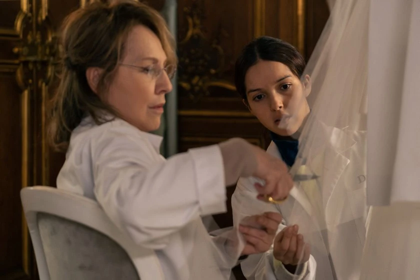 Nathalie Baye y Lyna Khoudri en alta-costura