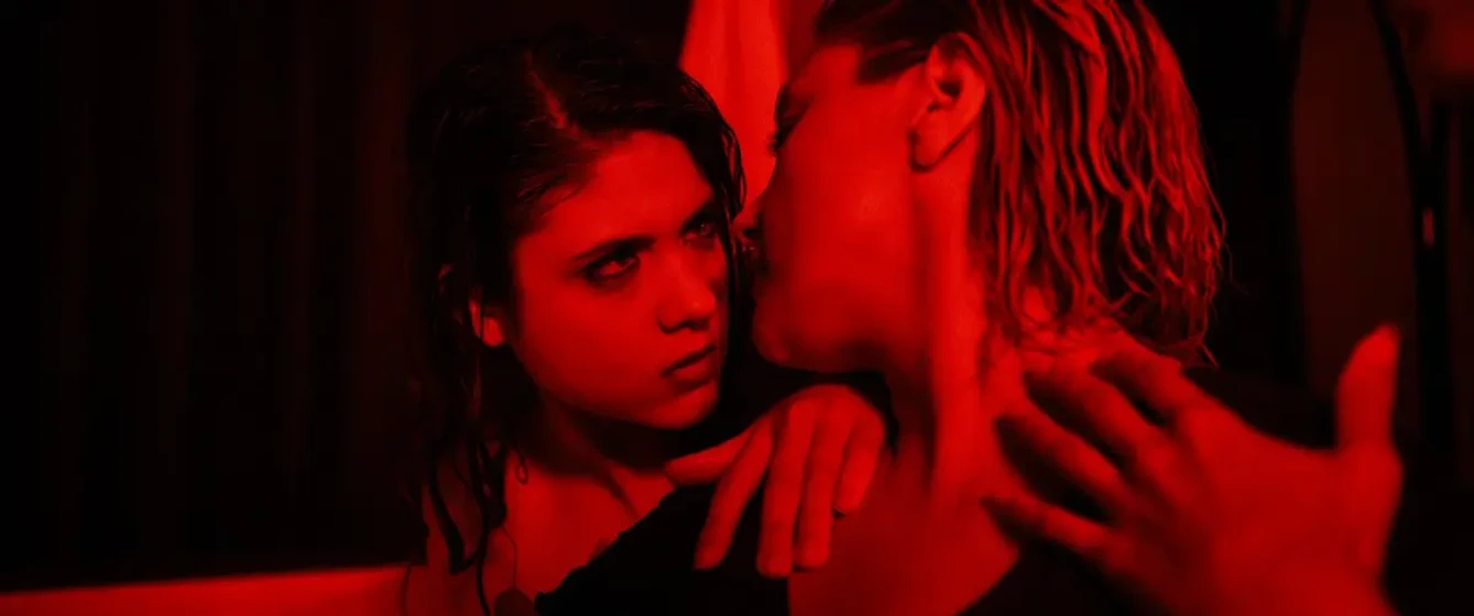 Annamaria Lorusso y Susanna Tregnaghi en village-of-the-vampire