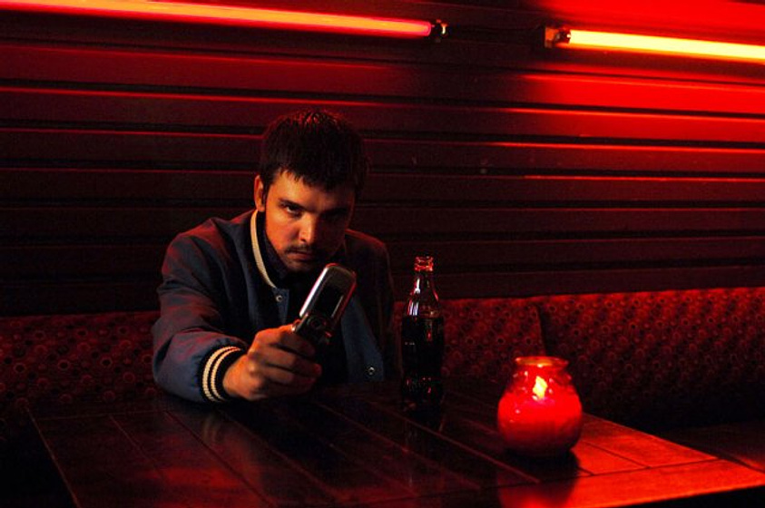 Andrew Lee Potts en Freakdog (Red Mist)