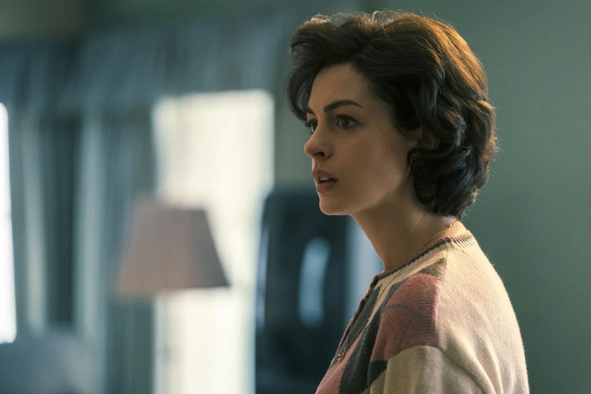 Anne Hathaway en aguas-oscuras