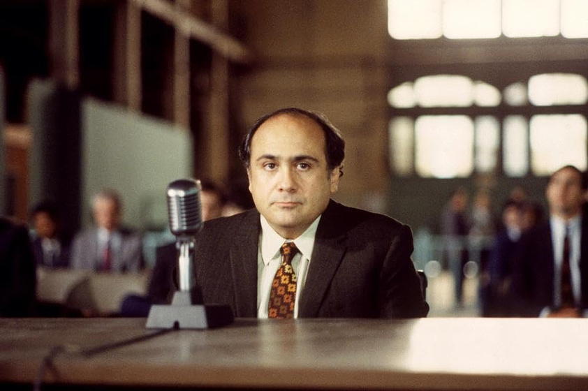 Danny DeVito en dos-estafadores-y-una-mujer