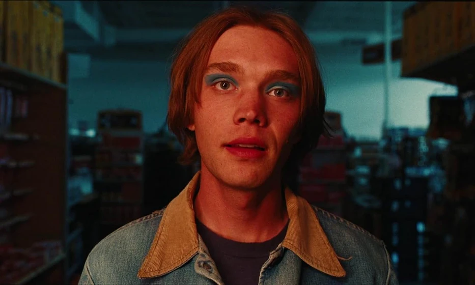 Charlie Plummer en national-anthem